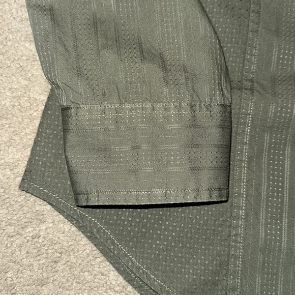 Men’s large Guess button up shirt. - Picture 5 of 7